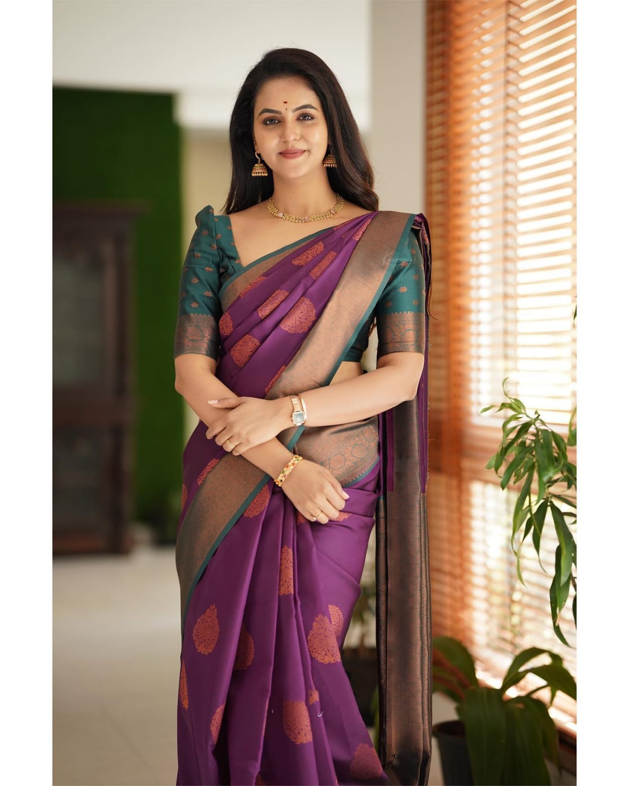 Gratifying Purple Soft Silk Saree With Snazzy Blouse Piece