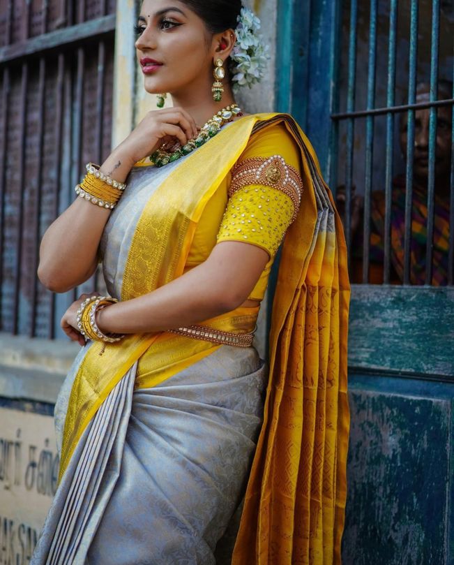 Sizzling Off White Soft Silk Saree With Adorning Blouse Piece