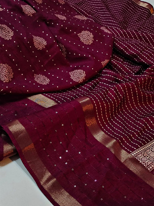 Sizzling Dark Pink Digital Printed Dola Silk Saree With Gratifying Blouse Piece