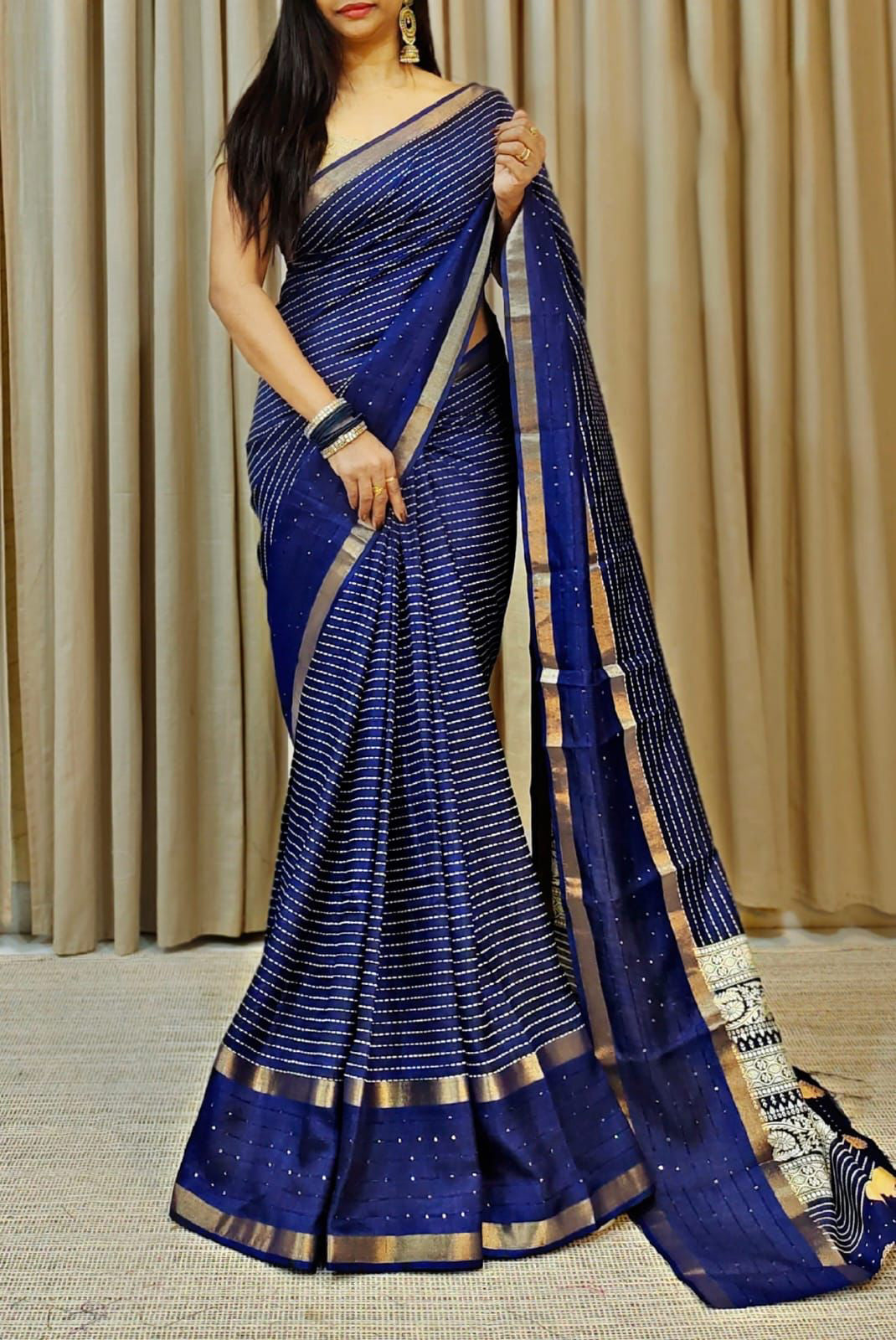 Sizzling Navy Blue Digital Printed Dola Silk Saree With Surreptitious Blouse Piece